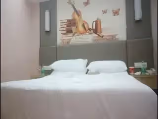 約操168纖細美腿小妹,69姿勢舔逼 各種姿勢爆插。