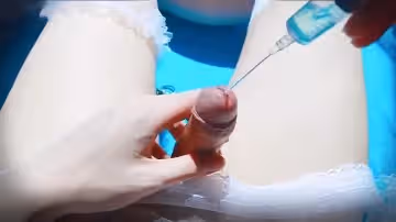 【偽娘捅馬眼】偽娘玩弄自己的幾把，用注射器攝入潤滑油後，插上馬眼棒沒幾下就高潮了