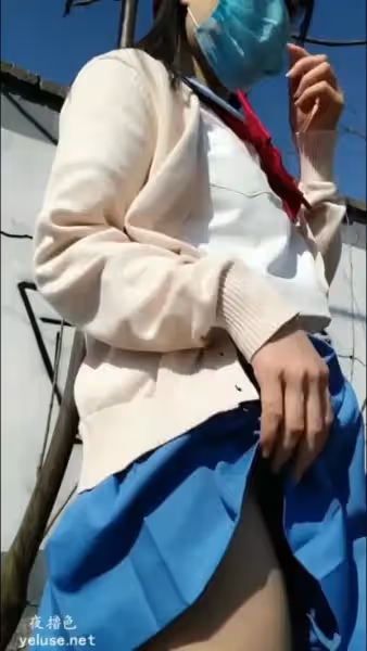 福利姬@可愛的小胖丁-河邊公園露出自拍