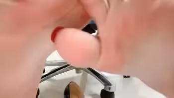 易直播女神足控軟軟自拍福利，修長美腿極品嫩足魅惑