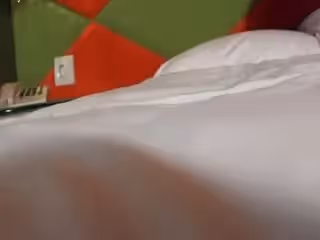 胸大貌美身材一流的極品國模美女酒店大尺度私拍時被隨行的攝影師趁機潛規則。
