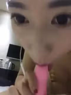 土豪狼粉付費群大眼睛美女直播大秀裸體跳艷舞洗澡。
