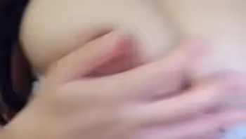 私人玩物是誰？私人玩物是知名的網紅福利女神，這一部私拍福利視頻中，私人玩物穿著國風旗袍裝，婀娜多姿的身材，特別的性感