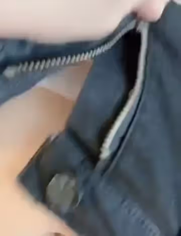 新買了褲子太緊了有點勒逼，弄得人家好想要啊蓉蓉小妖精