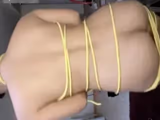 美女模特搖啊搖，自己玩捆綁，特寫騷比。