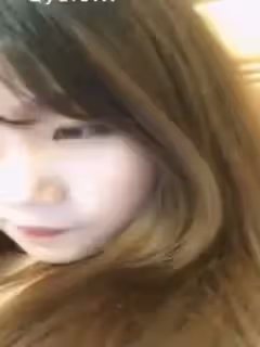 看著年齡不大挺萌的美女主播全裸漏b道具尾巴插BB大秀。