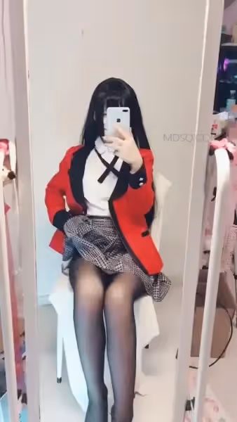 少女映畫黑絲短裙居家自拍掰開B給你看黑絲