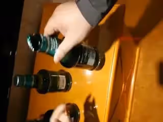 極品女神酒店洗澡勾引來送酒的服務生 窗前啪啪 被操浪叫爽死了 射我 射進去。