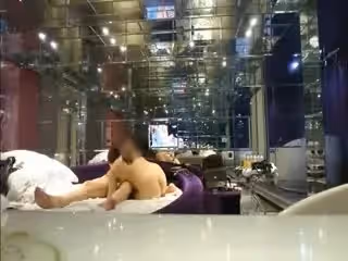 富商大老闆星級會所帝王套間體驗生理大保健服務肥臀女技師貌似不太熱情不夠敬業應該投訴她。