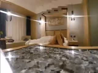 對白淫蕩戰鬥力很猛的富二代酒店爆操學院派騷妹子大劈腿啪啪啪乾的嗷嗷淫叫要哭了。