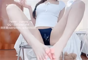 小蔡頭喵喵喵-藍色內衣