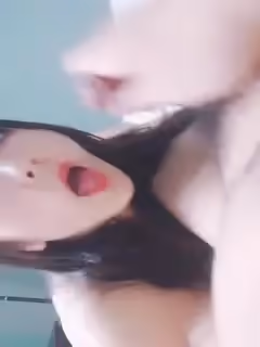 肤白貌美小少妇露脸跟大哥激情啪啪直播诱惑，全程露脸让大哥压在身下爆草抽插，无毛白虎逼淫水泛滥激情上位