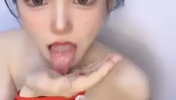 推特微博網紅女神倦倦喵唇控私拍資源，晶瑩剔透的口水
