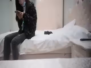 頂級美乳花臂紋身外圍極品女，扒掉內褲小背心，揉捏兩個大奶子，超近視角深喉，翹起屁股抽插美臀，持續輸出爆操