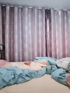 大奶新人小少婦露臉大耳環，看到這濃密的逼毛就知道的性慾有多旺盛，跟狼友互動撩騷揉奶玩逼自慰呻吟好刺激