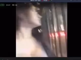 高顏值豐滿美女主播，非常正點的姐姐戶外露出，帶著自慰棒坐了兩輛出粗車後面自慰，司機毫無察覺 真刺激哇！