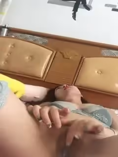 自拍、自慰、少婦一個人在家好寂寞。