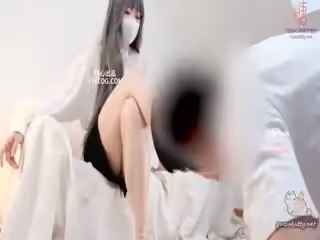 Yuzukitty柚子貓在這一部劇情定製視頻中，化身為穿著黑絲製服的女老師，非常的迷人