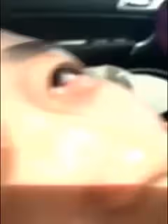 富家小子在車裡玩小姐車震內射。