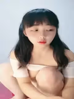 淫水超多的小年輕媽媽：娃兒放娘家了，老公外出打工， 自己在家直播撈金，騷水多多，肉棒抽插，流太多淫漿液了！