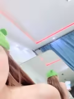 顏值區綠波女神初次下海，好不容易捕捉到了，膚白貌美大長腿，打扮一下激情大秀，揉奶玩逼特寫互動撩騷刺激