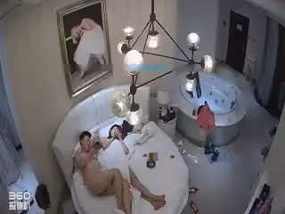 模特級別肉絲大長腿氣質美女與男友開房嗨皮換上制服搞,美女嗲叫不停男的想要射里妹子說不行。