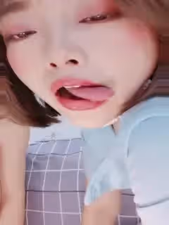 肥臀巨乳兩個小騷貨雙女一起淫蕩誘惑，奶頭超大舔弄吸吮，頂級肥臀微毛極品肥穴，跳蛋塞穴手指摳入菊花