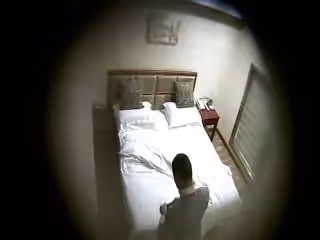 小旅店針孔tp像是一對偸情男女進屋就開始熱吻纏綿男的口活不錯把女的舔的無比銷魂美女的奶子白又大