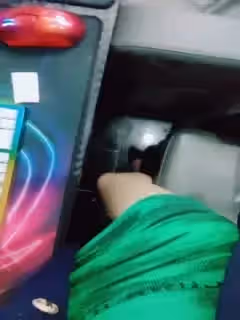 小狐狸主播【烏蘇兒】極品美女，在網吧靜靜的去廁所開收費玩跳蛋扣逼，真騷的很啊！2
