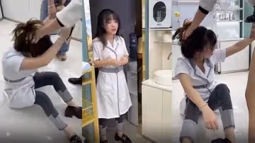 【網曝熱門事件】化妝品專賣店的小三被打_衣服都扒奶子都露出來了太暴力_騎著湊_別說還挺漂亮