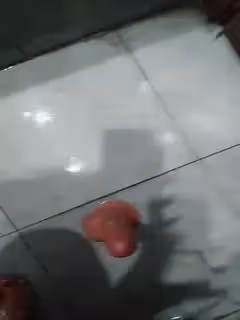 網吧里的騷貨全程露臉激情大秀，逼里塞著跳蛋在網吧晃悠，跑到廁所脫了發騷，揉奶玩逼道具抽插搞到高潮流水