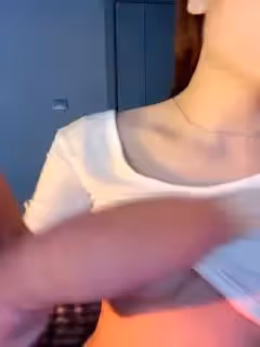 網紅臉魔鬼身材極品尤物炮架子，蜜桃臀掰穴自慰，鮮嫩多汁，