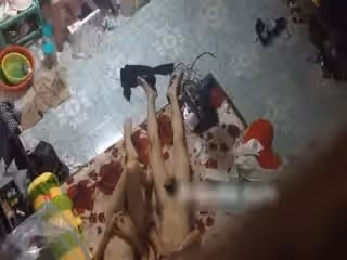 出租屋偷窺隔壁小兩口過夫妻生活男的還挺猛的