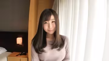 - 【初撮り】【美尻バスガイド】色香が漂う美尻バスガイド。バックをずらして愛液溢れるあそこに挿入すれば.. 応募素人、初撮影 (亂倫)