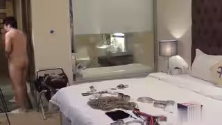 猥瑣眼鏡KK哥 私拍國模小穴各種道具調教~爽夠了就用鮑鮑讓攝淫師爽~