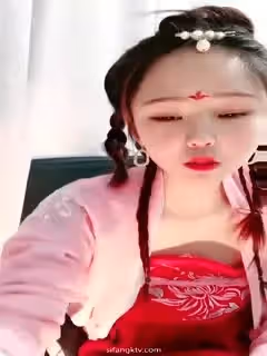 歲哺乳期古典氣質女神，宮女穿越，小籠包奶子，軟軟的，自慰到高潮噴尿，爽死！精品國產視頻