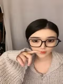 神似馮提莫-眼鏡美女 蘇蘇LUCKY- 超有范，這小穴乾淨整潔，好想下口舔爆她，叫床叫得這麼好聽2V！ (2)