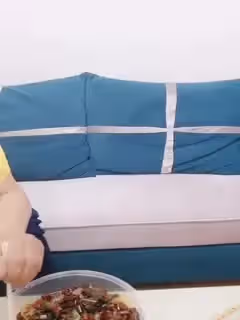 對白非常有內涵的美團外面小哥為了好評陪寂寞美女客戶吃麻辣香鍋最後你懂得
