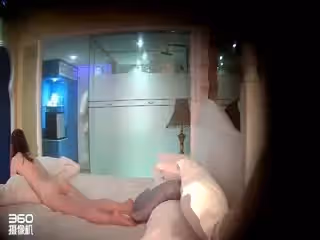 超短裙性感的大學美女酒店被性慾旺盛的男友狠狠爆插後入猛干!。