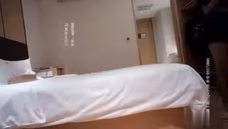 《小寶尋花》深圳直播偷拍苗條妹子約啪，一頭長髮臉又正，側入爆肏讓她一臉激爽!!