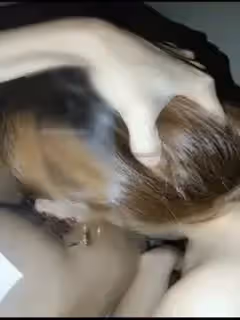 【精品福利】時尚性感的黑絲短裙美女地下停車場取車時被尾隨的色狼趁機按在車裡威脅啪啪,高清國語完整版!