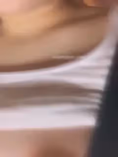 出臉可愛大學生主播在寢室開直播乳房飽滿挺又大BB用手刺激幾下就出水有擼點