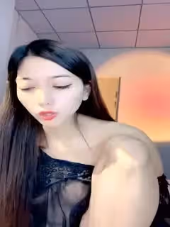 氣質高挑長發御姐范美少婦露臉自慰掰穴，透明黑絲熱舞大秀身材