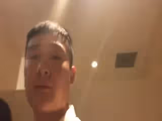 富二代約會美院拜金氣質美女饑渴難耐在快餐店衛生間就來了一發為了打炮方便內褲都沒穿掀起裙子就干回家又干一炮的的!