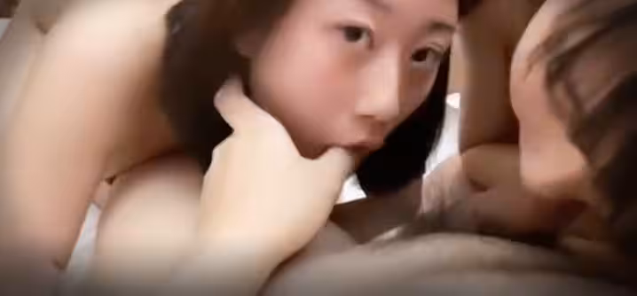 SWAG『venusbabe』姊妹丼的誘惑 舌頭運用得很好很有技巧 你要試一下嗎
