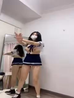 ⭐青春無敵⭐白皙圓潤極品天然巨乳蜂腰肥臀網紅小鋼炮【萬聽】高價私拍~變裝裸舞紫薇~別有一番滋味(12)