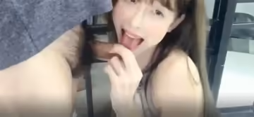 SWAG 騷屄被按在沙發和床上一頓猛操 最後射給她吃