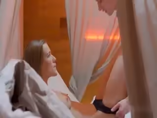 騷女的慾望真難滿足邊干邊自摸