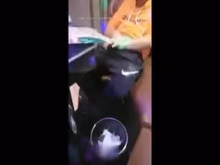 在ktv裡面忍不住直接堵住門口開操了的!