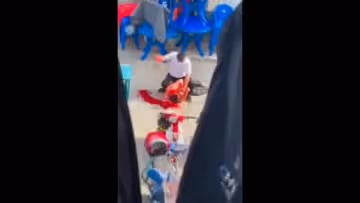 發生什麼事頭都打爆了